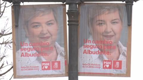 Un cartel de la candidata socialista a la alcalda de Albudeite, Isabel Pealver