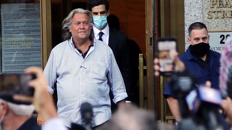 Steve Bannon, exasesor de Trump, a su salida de los tribunales del distrito sur de Nueva York, en Manhattan