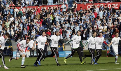 Eduardo Berizzo celebr con sus colaboradores y la plantilla el xito de devolver al Celta a Europa diez aos despus.  El Toto considera que su equipo se merece acabar en el quinto lugar.