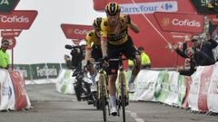 Primoz Roglic gana en el Angliru en La Vuelta 2023 por delante de Jonas Vingegaard