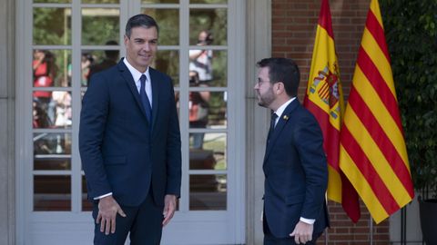 El presidente del Gobierno, Pedro Sánchez, y el de la Generalitat, Pere Aragonès, este viernes en la Moncloa