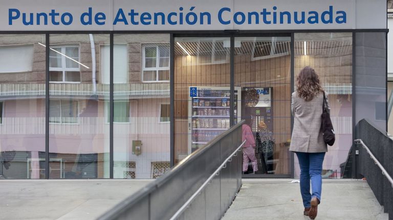 El Sergas acuerda con sindicatos pagar más las horas extras al personal de los PAC