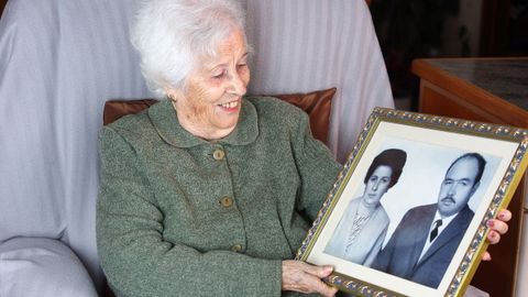 El mes de junjo es para Ofelia Martínez, de 90 años. «Se puidese, volvería repetir a miña vida», asegura