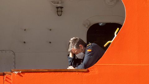 Un tripulante del Hesprides en el buque antes de que tuviese que regresar a Las Palmas
