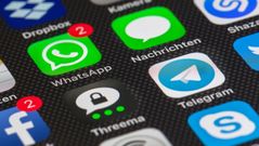 Imagen de una pantalla de móvil donde se ven los iconos de varias aplicaciones, entre ellas, la de Telegram