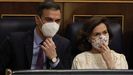 El presidente del Gobierno, Pedro Snchez, y la vicepresidenta primera del Gobierno, Carmen Calvo, en el Congreso
