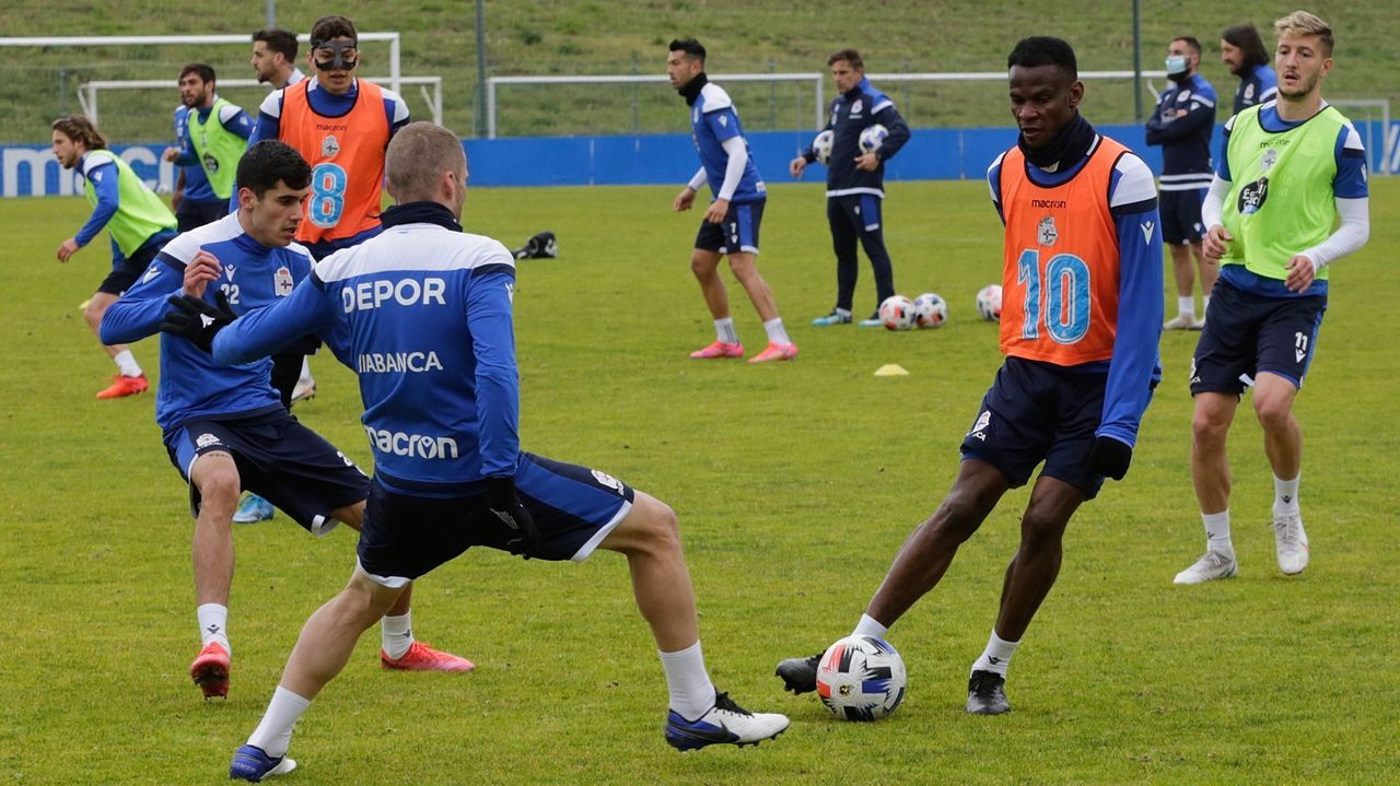 Uche, Berganti&ntilde;os y Villares, durante un entrenamiento en Abegondo