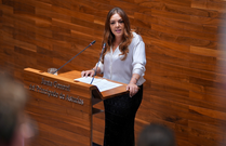 La portavoz de Vox en la Junta General, Carolina Lpez, durante su intervencin en el Pleno institucional por el Da de Asturias