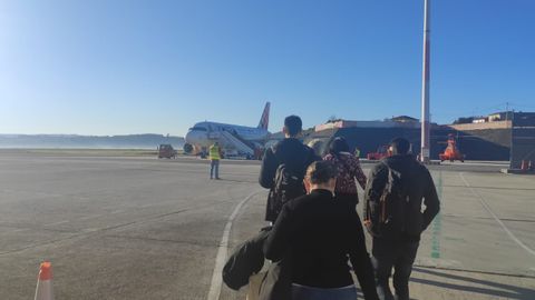Los pasajeros del vuelo de regreso de A Corua y Bilbao empezaron a embarcar a las 10.20 horas