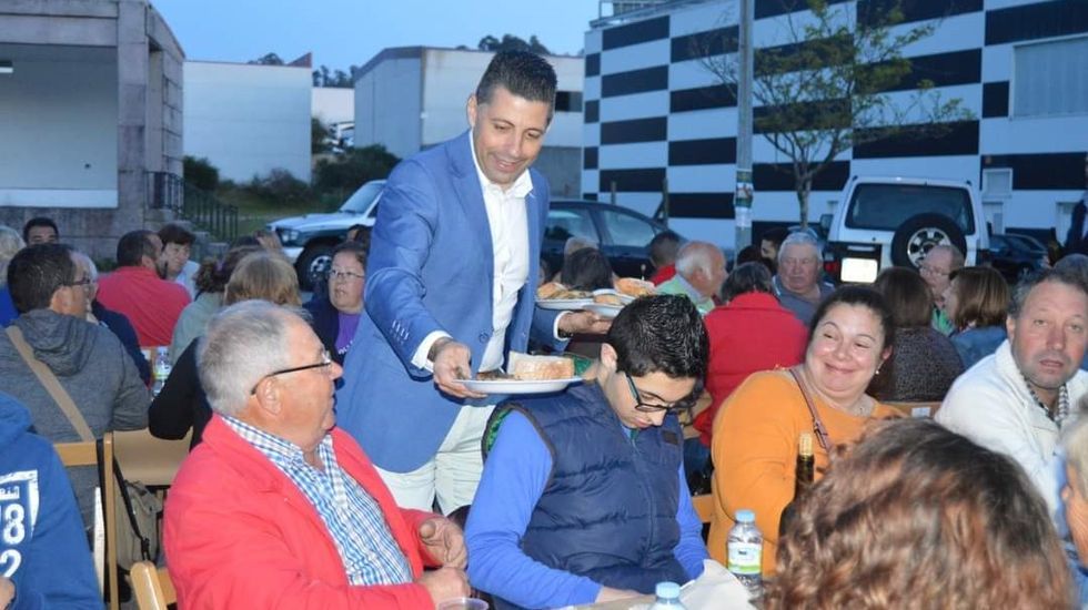 Minas , tirolina y ruta de senderismo en A Pontenova.El alcalde de Ponte Caldelas, Andrs Daz, en una celebracin de la Festa da Troita antes de la pandemia