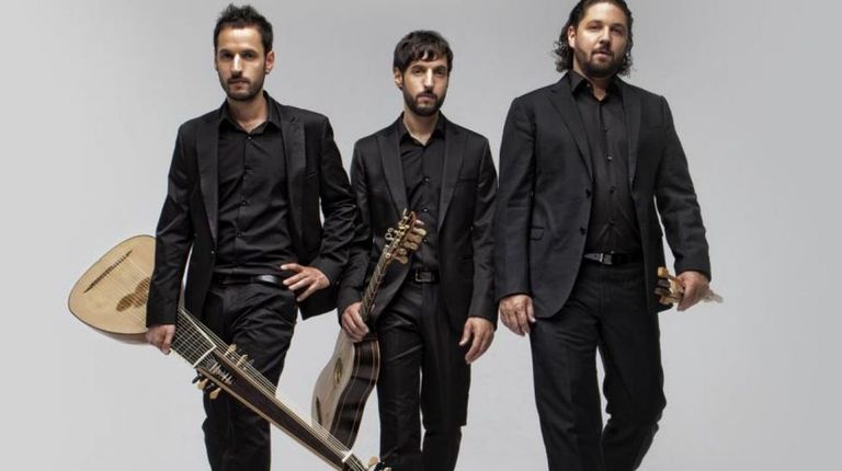 Los hermanos Zapico interpretan música barroca.