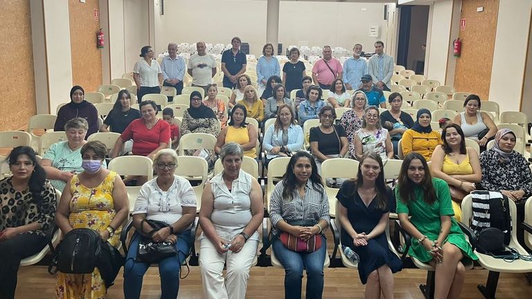 La secretaria xeral da Igualdade, Susana López Abella, visitó uno de los talleres de fomento del liderato femenino de los concellos de Xinzo de Limia, Vilar de Barrio y Sandiás