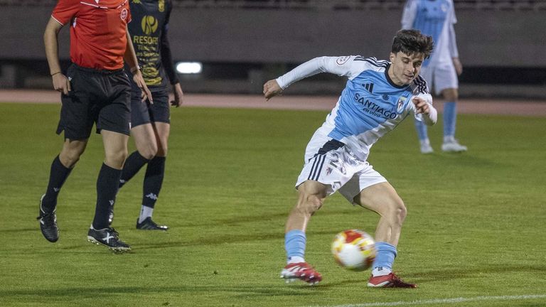 Goris renueva con el Compostela y pasa a tener ficha con el primer equipo