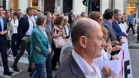 Primera manifestaci�n contra el peaje del Huerna en Oviedo