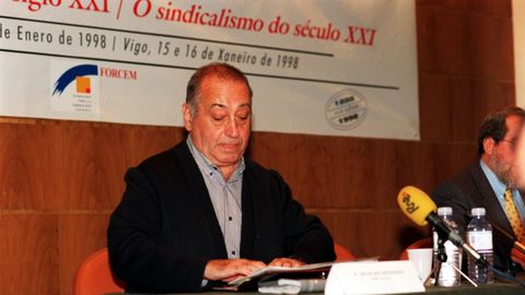 Nicolás Redondo durante unas jornadas sobre sindicalismo en Vigo en los años 90.