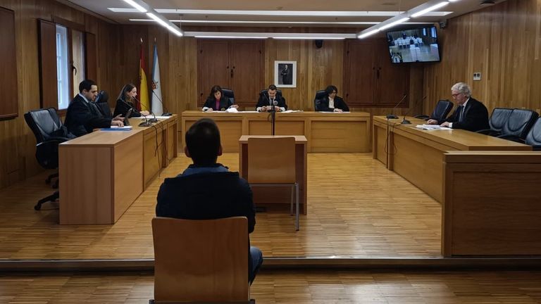 El hostelero acusado de agredir sexualmente a una empleada en Meira: «Nunca haría eso y menos en un local con cámaras»