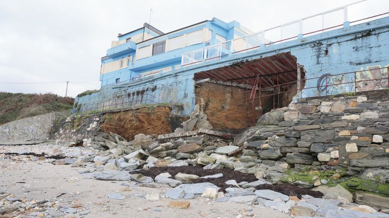 Tres años del boquete que abrió el mar en un restaurante de Barreiros