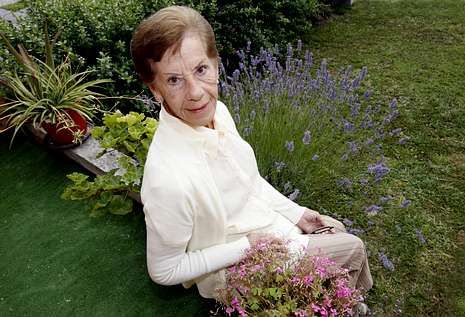 Pilar Fern�ndez, de 75 a�os, naci� en Cuba y visita estos d�as a su familia paterna en Alfoz. 