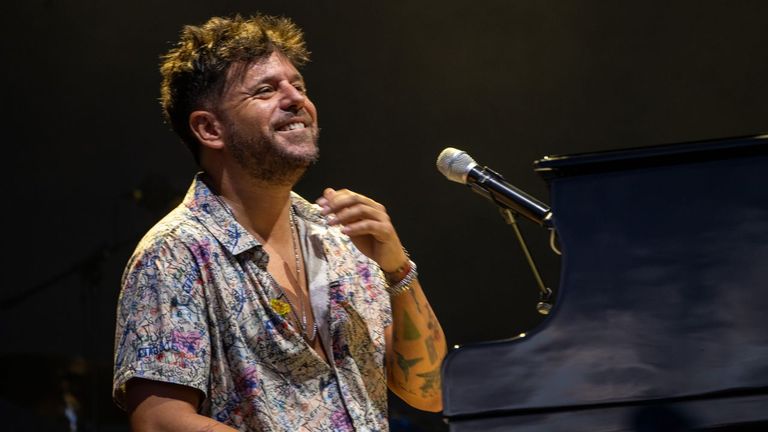 Pablo López cancela un concierto veinte minutos antes de su inicio por una lesión muscular grave