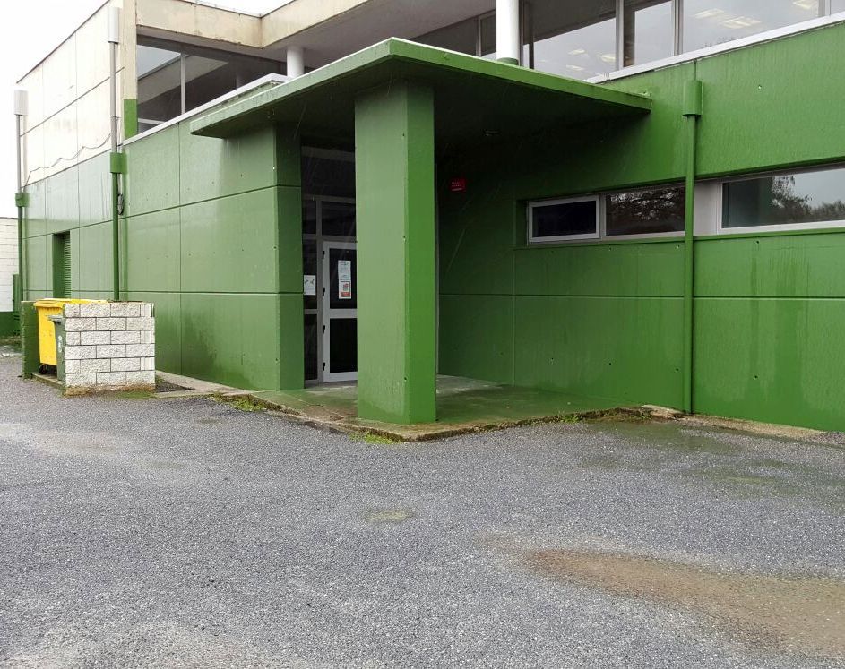 Choque entre un cami�n cisterna y una furgoneta en el corredor Lugo-Monforte.<span lang= es-es >Carencia de rampa de acceso en el pabell�n</span>. La entrada del nuevo polideportivo carece de una rampa que permita el acceso al vest�bulo de las instalaciones. 