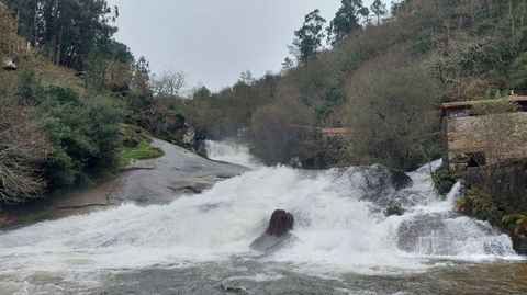 Cascada de Barosa, Barro