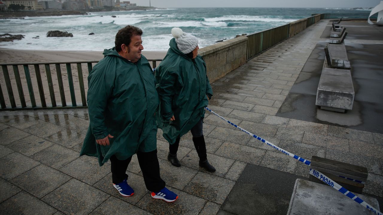 Los efectos del vrtice polar sobre Estados Unidos.Accesos a las playas de A Corua cerrados por temporal ayer