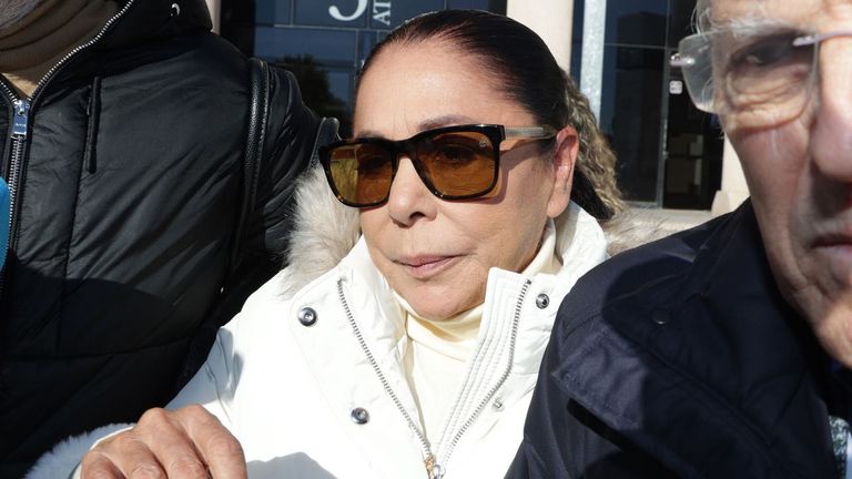 Isabel Pantoja podría tener que volver a prisión por su millonaria deuda con Hacienda: «Lo tiene complicado a no ser que pague»