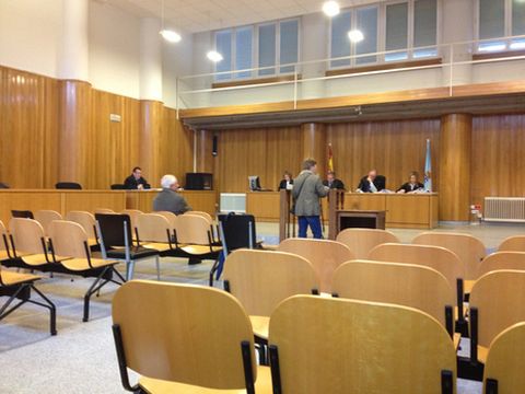 Momento de la declaraci�n de la v�ctima, con el acusado en el banquillo