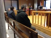 El jefe de Las 5 Jotas, Jos� Manuel Costas, junto a su hermano Jacobo y el empresario Enrique P.A., al fondo.