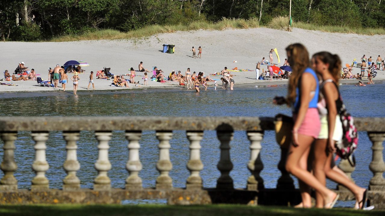 As ser la playa fluvial de Lugo.Imagen de Luis Gutirrez catando vinos gallegos