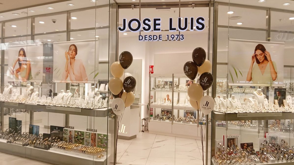 Televes Portada.Escapare de una de las tiendas de la joyer�a gallega en un centro comercial