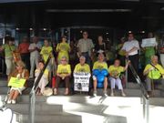 La plataforma delante de la puerta principal de la sede de NCG en A Coru�a