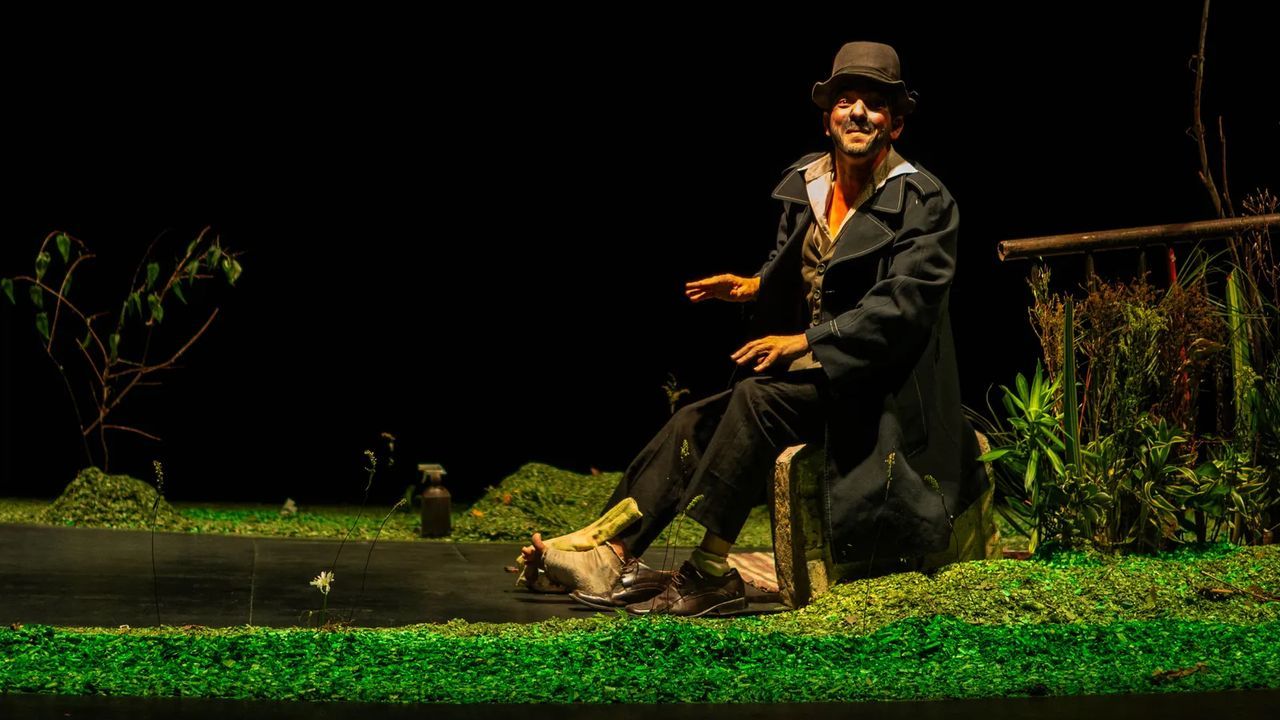 Las im&aacute;genes de la clausura de la mostra de Teatro Afeccionado Labarta Pose.Representaci&oacute;n de la obra del autor irland&eacute;s Samuel Beckett &laquo;Primer amor&raquo; en el teatro Matacandelas de Medell&iacute;n, en el a&ntilde;o 2016