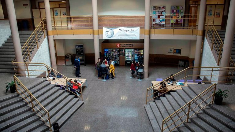 Máquinas expendedoras de alimentos y bebidas en una facultad de la Universidad de Oviedo