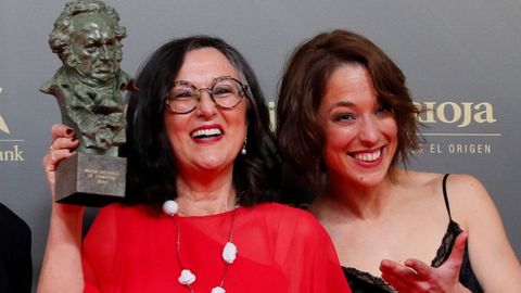 Chelo Loureiro, con el Goya en la mano