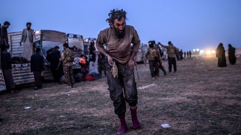 Un sospechoso de pertenecer al Estado Islmico tras rendirse a los kurdos en Baghuz