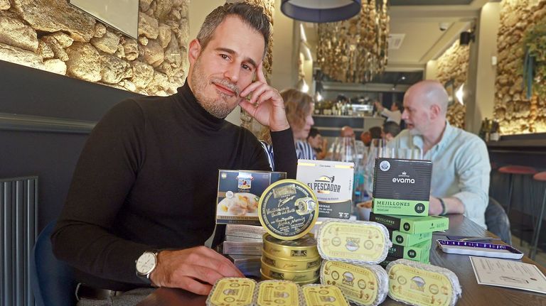 El hombre que tiene más de 500 latas de conserva en casa