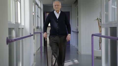 Francisco, de 90 años, fue uno de los primeros en vacunarse este lunes con la cuarta dosis de la vacuna contra el coronavirus