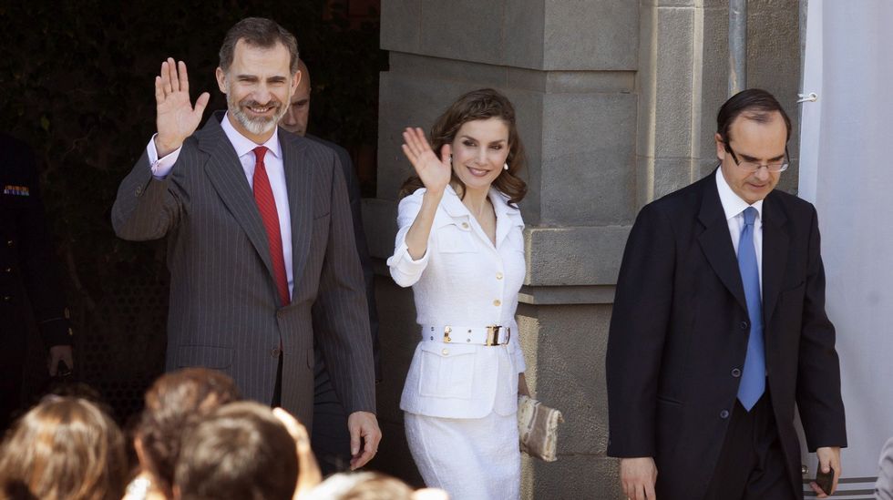 Este martes la reina ha sorprendido con uno de sus cambios de look, luciendo unas trenzas. 