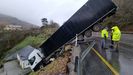 Un camión quedó colgado en la N-6 en Pedrafita el pasado mes de marzo