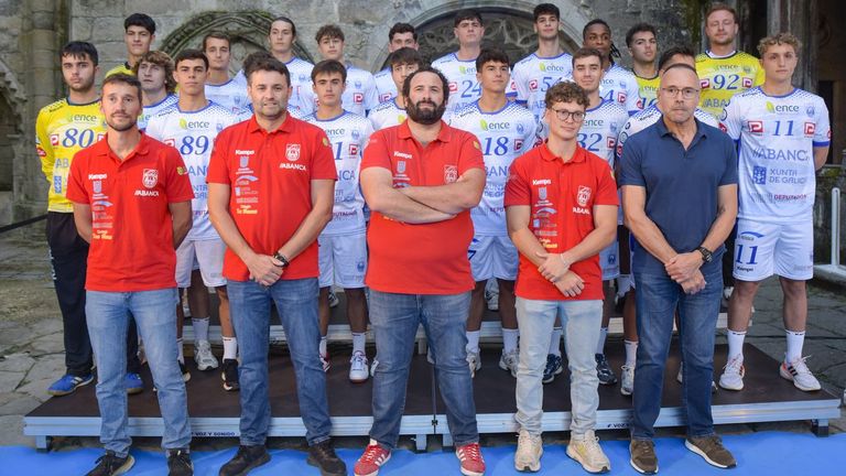 Las ruinas de Santo Domingo fueron el escenario elegido este martes por el Club Cisne para presentar al equipo de División de Honor Plata