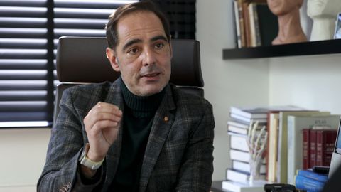 El doctor Martín Ulloa, cirujano plástico en A Coruña, recibió el premio Top Doctors 2022.
