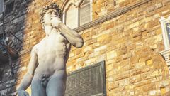 Copia del «David» de Miguel Ángel expuesta en una plaza Signoria de Florencia