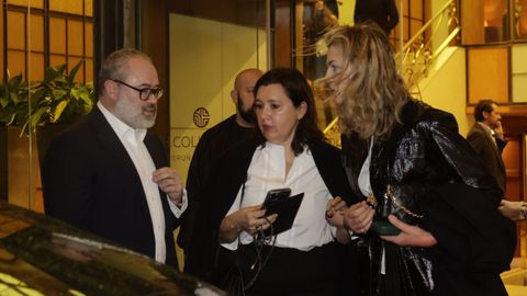 Invitados a la exposición de Steven Meisel, saliendo del Hotel Finisterre .