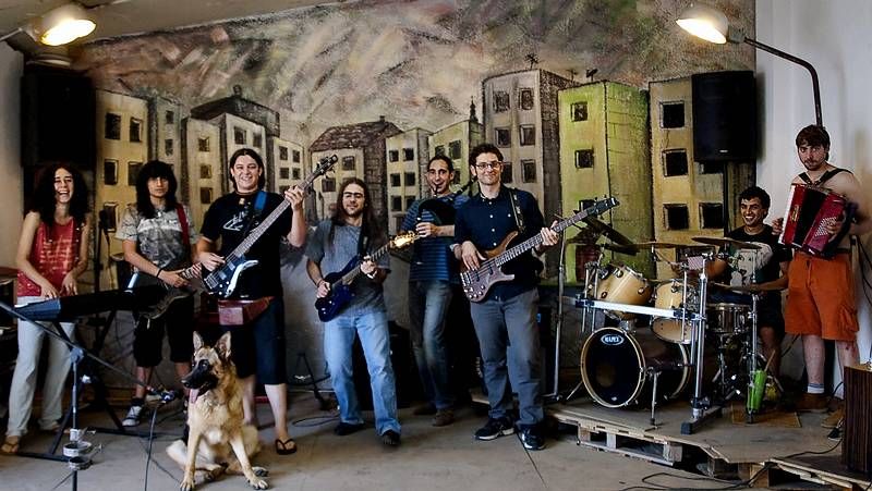 Asamblea de los trabajadores de Cemar, en la que el comit� inform� del ERE.