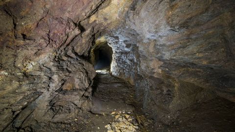 Interior de la mina de A Veneira de Roques, en la ruta entre esta aldea y el Alto do Gral