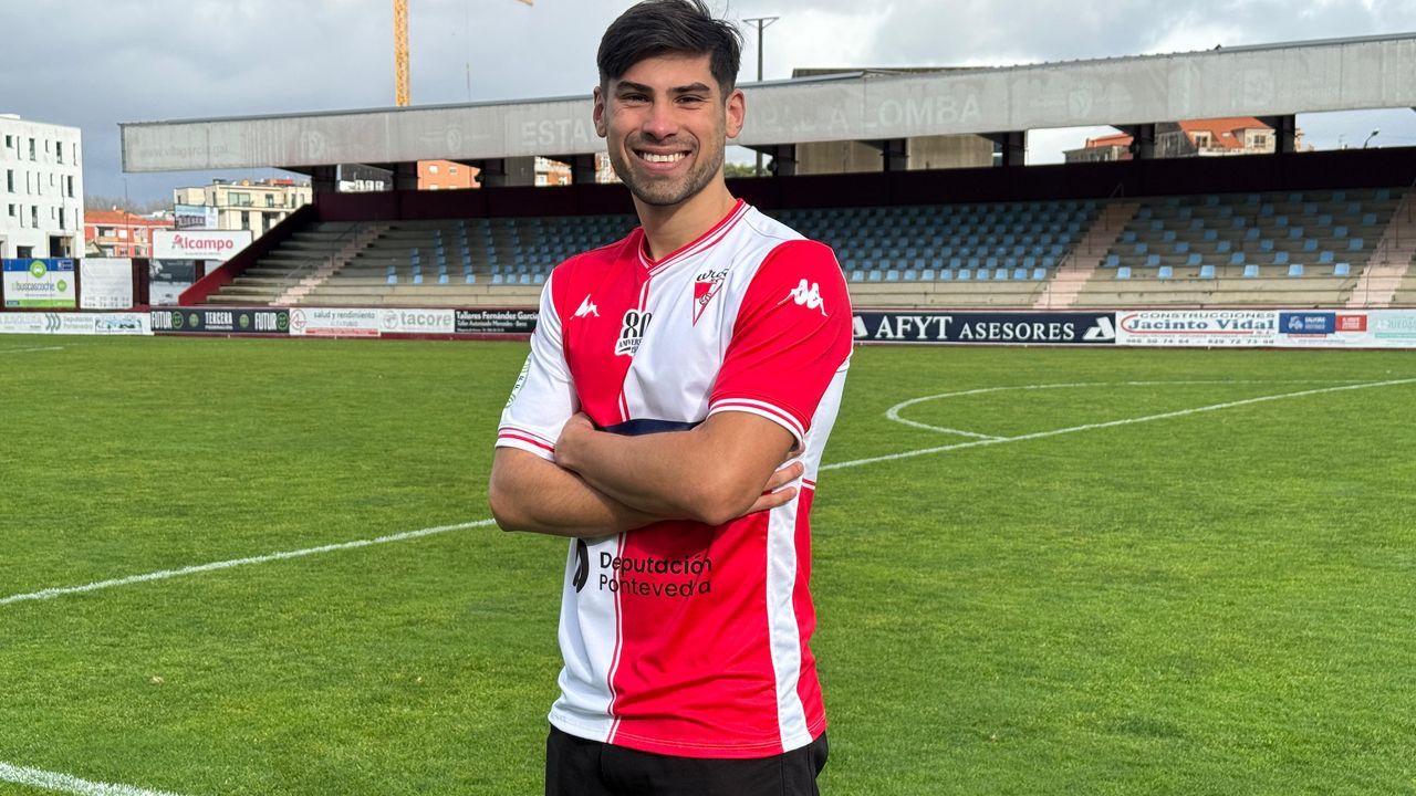 Muere un var&oacute;n al caer con su veh&iacute;culo al r&iacute;o Sarria en a Ponte do Peregrino.El defensa argentino Tom&aacute;s Susavila pos&oacute; este martes con la camiseta de su nuevo equipo, el Arousa, sobre el c&eacute;sped del campo de A Lomba.