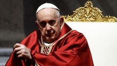El papa Francisco presidió los actos del Viernes de Pasión en el Vaticano