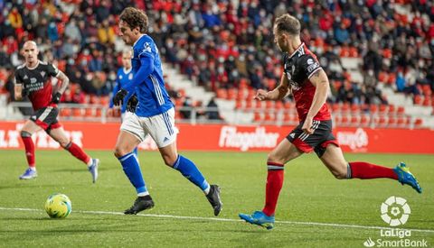 Sangalli, en una accin durante el Mirands - Real Oviedo