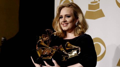 Adele durante la ceremonia de los Grammy del 2012